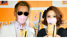 “本田圭佑”芸人・じゅんいちダビッドソン＆“ものまねメイク”タレント・ざわちん／「レアナニシリーズ100万本突破」記念PRイベント