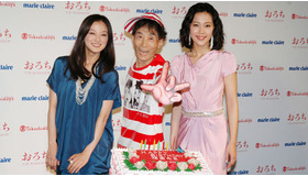 『おろち』トークイベントでグワシ！　楳図かずおを囲む木村佳乃と中越典子。