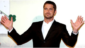 『P.S.アイラヴユー』ジャパンプレミアで大声援を浴びるジェラルド・バトラー。