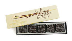 5つのヴァニラの産地の違いを食べ比べできる、フレデリック・カッセルこだわりの「コフレ・ヴァニーユ（COFFRET VANILLE）」。5粒入り、2,268円。2月15日発売。