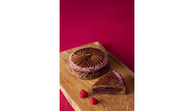 リンツの2015年ガレット・デ・ロワは、チョコレート使いにこだわったフランボワーズ風味に仕上がった。