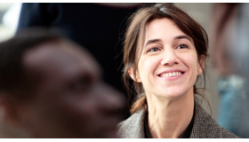 「燃え尽き症候群」の女性を演じた、シャルロット・ゲンズブール／『サンバ』-(C) Quad - Ten Films - Gaumont - TF1 Films Productions - Korokoro