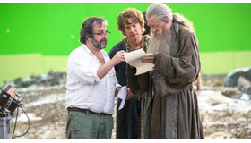 ピーター・ジャクソン監督＆マーティン・フリーマン（ビルボ役）＆イアン・マッケラン（ガンダルフ役）／『ホビット 決戦のゆくえ』-(C) 2014 METRO-GOLDWYN-MAYER PICTURES INC. AND WARNER BROS. ENTERTAINMENT INC.