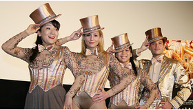 『ブロードウェイ♪ブロードウェイ　コーラスラインにかける夢』舞台挨拶にて（左から）エド・はるみ、ジェシカ・リー・ゴールディン、高良結香、ジェイソン・タム