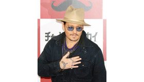 “やり直し会見”時のジョニー・デップ