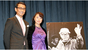 『その木戸を通って』舞台挨拶にて（左から）中井貴一、浅野ゆう子