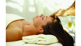 「ザ・リッツ・カールトン スパ by ESPA」トリートメントイメージ。スパウィーク期間中、特別メニューとして「アロマ・シナモン・ホットストーン・マッサージ」（60分）を用意。