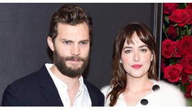 ダコタ・ジョンソン＆ジェイミー・ドーナン -(C) Getty Images