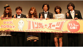 『ハンサム★スーツ』試写会にて（左から）佐々木希、塚地武雅、北川景子、谷原章介、佐田真由美、英勉監督