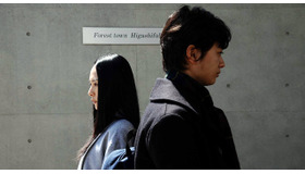 染谷将太（新一役）＆深津絵里（田宮役）／『寄生獣 完結編』-(C)2015 映画「寄生獣」製作委員会