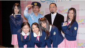 『誰も死なない』完成記者会見。（前列左から）小西悠加、鈴木瑠華、和田瞳、（後列左から）しほの涼、Mr.監督、村上隆、前田希美