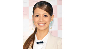 エッセイ本「ずっと途中」の発売記念イベントに登場した、吉川ひなの