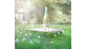 ペリエ ジュエから、特別限定商品「ペリエ ジュエ ベル エポック エディション プルミエール 2007」が、3月2日（月）より発売となり、ぺリエ ジュエを五感で楽しめる特別な空間が、「アンダーズ 東京」1階「BeBu（ビブ）ラウンジ」（3月23日まで）と52階「ルーフトップバー」（3月20日まで）にて展開される。