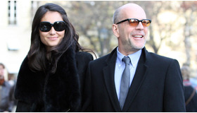 ガールフレンドのエマ・へミングとパリでデートするウィリス。　-(C) AFLO