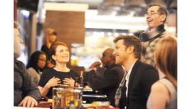 リチャード・グラッツァー監督（右端）／『アリスのままで』-(C) 2014BSM Studio. All Rights Reserved.