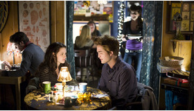 『トワイライト〜初恋〜』 -(C) 2008 SUMMIT ENTERTAINMENT, LLC. ALL RIGHTS RESERVED.