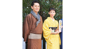 着物姿で日本橋を練り歩いた杏＆松重豊