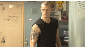 イケメン“北欧男子”ジョエル・キナマン／『ラン・オールナイト』-(C) 2015 WARNER BROS. ENTERTAINMENT INC.