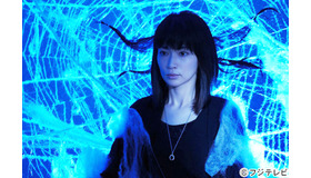 長谷川京子が妖艶なるクモ女に！／「世にも奇妙な物語　25周年スペシャル・春～人気マンガ家競演編～」