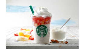 フルーツ-オン-トップ-ヨーグルト フラペチーノ(R) with クラッシュ ナッツ」