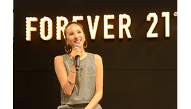 4月24日（金）、「FOREVER21（フォーエバー21）コクーンシティ店」のオープニングイベントに登場した道端アンジェリカ。