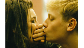 『MOMMY／マミー』 Photo credit : Shayne Laverdiere / -(C) 2014 une filiale de Metafilms inc.