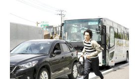 佐々木蔵之介がダッシュ！『夫婦フーフー日記』-(C) 2015 川崎フーフ・小学館／「夫婦フーフー日記」製作委員会