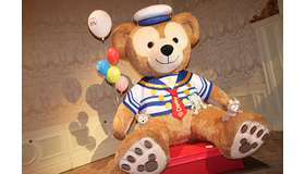 高さ2メートルを超える巨大なダッフィー