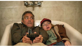 “風呂ケット”で脱出!?　『トゥモローランド』　（C）2015 Disney Enterprise,inc. All Rights Reserved.