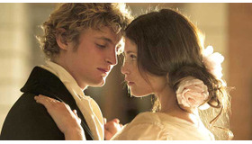 ニールス・シュナイダー＆ジェマ・アータートン／『ボヴァリー夫人とパン屋』-(C) 2014 - Albertine Productions -Cine-@ - Gaumont - Cinefrance 1888 - France 2 Cinema - British Film Institute