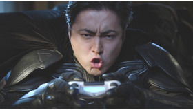 CM「山田孝之 バットマンに没頭マン 篇」　BATMAN: ARKHAM KNIGHT software (C) 2015 Warner Bros. Entertainment Inc. Developed byRocksteady Studios. All other trademarks and copyrights are the property of their respective owners. Allrights reserved.BATMAN and all characters, their distinctive likenesses, and related elements are trademarks of DC Comics(C)  2015. All Rights Reserved.WB GAMES LOGO, WB SHIELD: TM & （C） Warner Bros. Entertainment Inc.(s15)