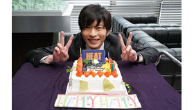 田中圭／「HEAT」撮影現場にて誕生日サプライズ