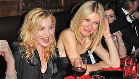 『Valentino: The Last Emperor』（原題）のプレミアのアフターパーティでのマドンナとグウィネス・パルトロー -(C) Splash/AFLO