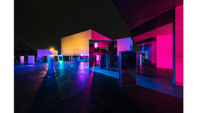 表参道・スパイラル開館30周年記念「スペクトラム ―いまを見つめ未来を探す」展。高橋匡太 参考作品『ランディングプロジェクション』豊田市美術館（2013）撮影 ： 豊永政史