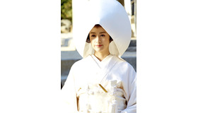 白無垢の山本美月／『ボクは坊さん。』-（C）2015 映画「ボクは坊さん。」製作委員会