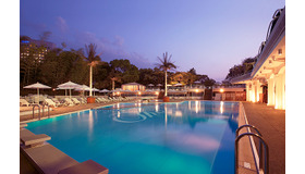 ホテルニューオータニのプールラウンジ「POOL by NIGHT THE “O” LOUNGE」