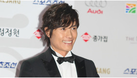 昨年11月にソウルで行われたブルー・ドラゴン・アワードに出席した際のイ・ビョンホン -(C) China Foto Press/AFLO