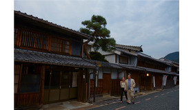 「ザ・コンラン・ショップ」のコンラン兄弟が岐阜県とコラボしたプロジェクトを始動！　岐阜県を視察に訪れたセバスチャン・コンラン氏とソフィー・コンラン氏。