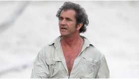 4月17日、コスタリカの別荘に滞在中のメル・ギブソン -(C) Splash/AFLO