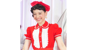 篠原ともえ／「デビアスなメイドたち」割烹着ファッションショー