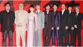 『ハゲタカ』完成会見。（左から）大友啓史監督、中尾彬、栗山千明、大森南朋、玉山鉄二、遠藤憲一、高良健吾、訓覇圭プロデューサー