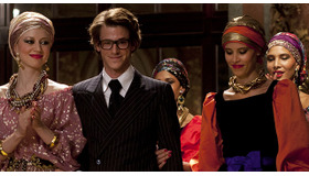 『サンローラン』（C）2014 MANDARIN CINEMA - EUROPACORP - ORANGE STUDIO - ARTE FRANCE CINEMA- SCOPE PICTURES / CAROLE BETHUEL