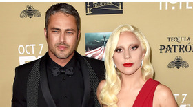 レディー・ガガ＆テイラー・キニー-(C)Getty Images
