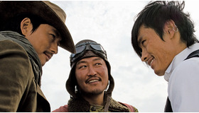 『グッド バッド ウィアード』 -(C) CJ ENTERTAINMENT INC. & BARUNSON CO.,LTD ALL RIGHTS RESERVED.