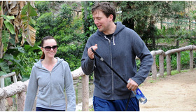 2人並んで歩く姿が微笑ましかったのだが…　-(C) Splash/AFLO