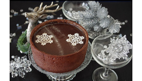 JOHN KANAYA「クリスマスタルト」大きさは直径12センチ、高さ5.1センチの4号サイズ。価格は4,300円。数量限定販売。