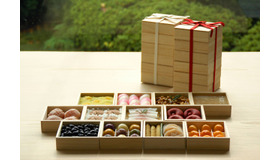 和菓子店「HIGASHIYA（ヒガシヤ）」の「お菓子のおせち」。数量限定で発売。