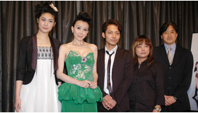 「ムーラン's エンジェル」クランクアップ発表。（左から）加藤侑紀、ステファニー・シャオ、柏原収史、アリス・ウォン監督、大和田廣樹プロデューサー