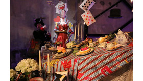 「MAD HATTER’S TEA PARTY」の世界で演出されたパーティー会場