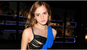 6月3日、ロンドンの高級百貨店ハーベイ・ニコルズで行われたディナーパーティに出席した際のエマ -(C) AFLO